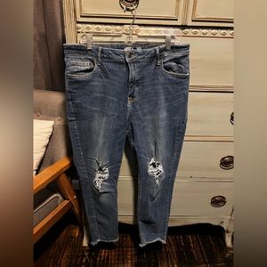 Women’s Old Navy Rockstar super skinny jeans. Size 16.